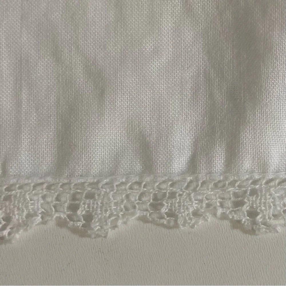 Vintage Set Of 7 Floral Embroidered Dinner Napkins With Lace Edge 15.5” Square